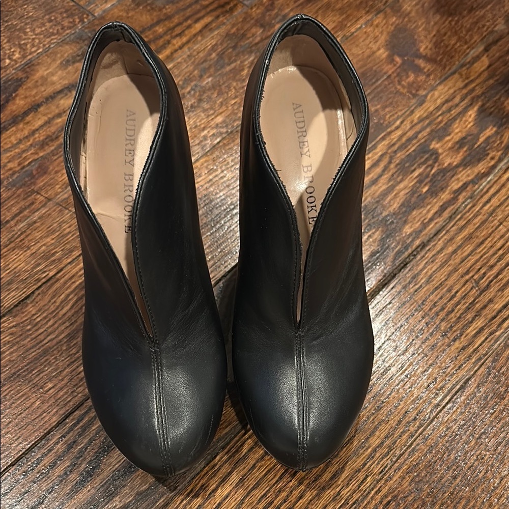 Audrey Brooke Black Ankle Booties with Sleek Design